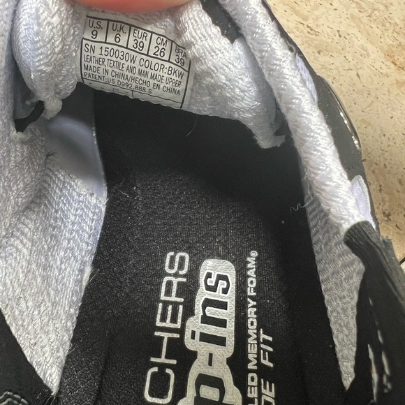 Skechers Women's D'Lites-Me Time Sneaker, Black/White Size 9 Slip-On Sneakers - Picture 4 of 9